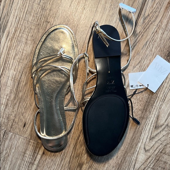 NEW! Zara Gold Strappy Flat Sandals - Picture 8 of 8